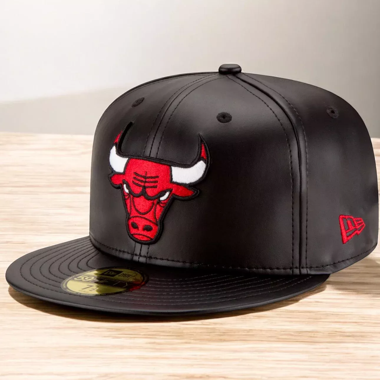 New Era Men's NBA 59Fifty Faux Leather Fitted Cap Chicago Bulls Hats